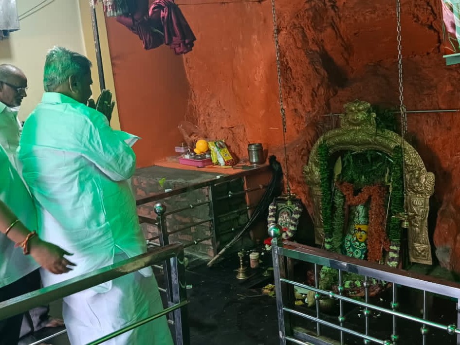 శ్రీ ముద్దసానమ్మ అమ్మవారిని దర్శించుకున్న మాజీ ఎమ్మెల్యే