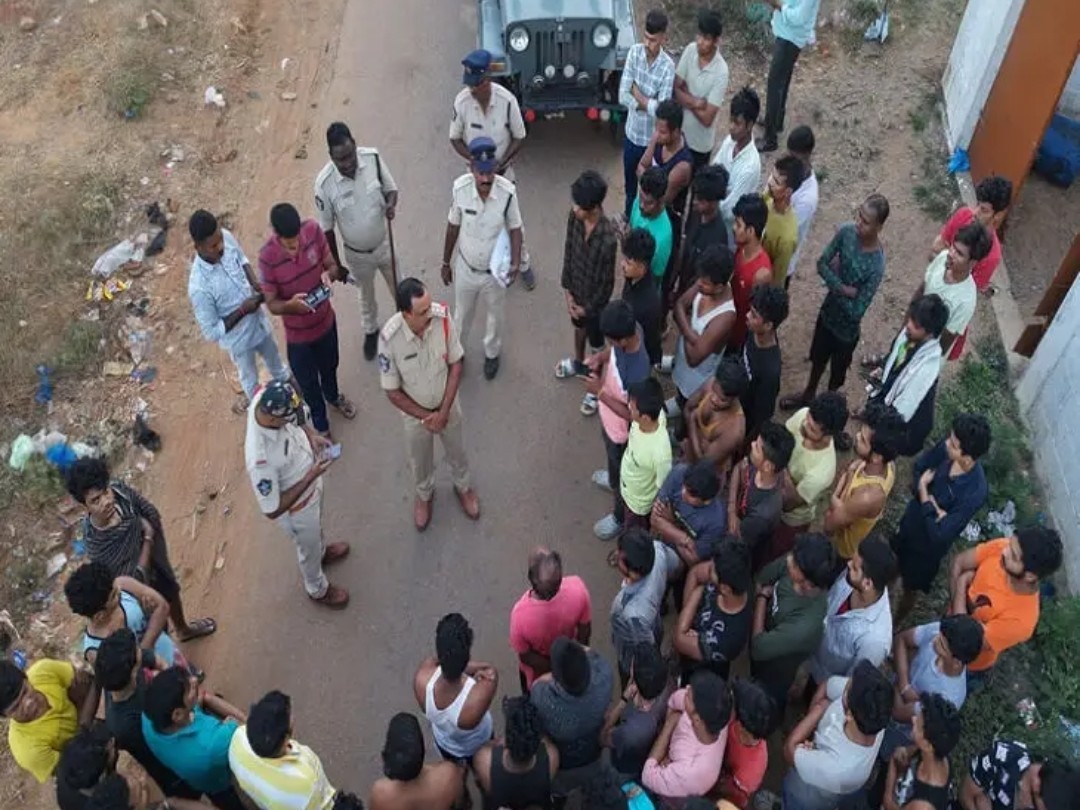 కొండూరులో పోలీసుల ముమ్మర తనిఖీలు