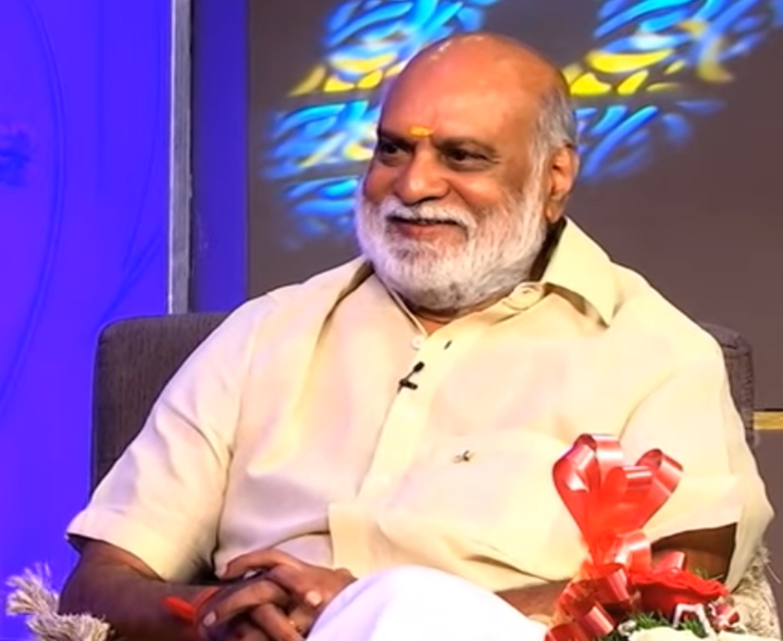 శ్రీలీల తల్లిపై డైరెక్టర్ సంచలన వ్యాఖ్యలు