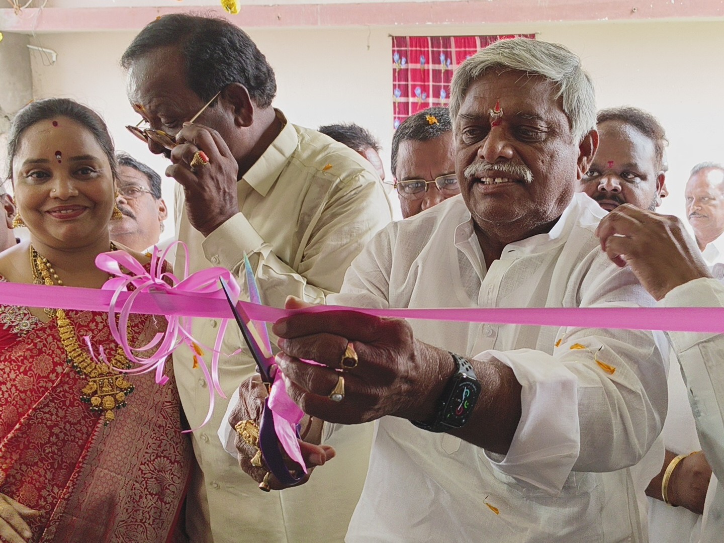 కళాశాలను ప్రారంభించిన ఎమ్మెల్యే