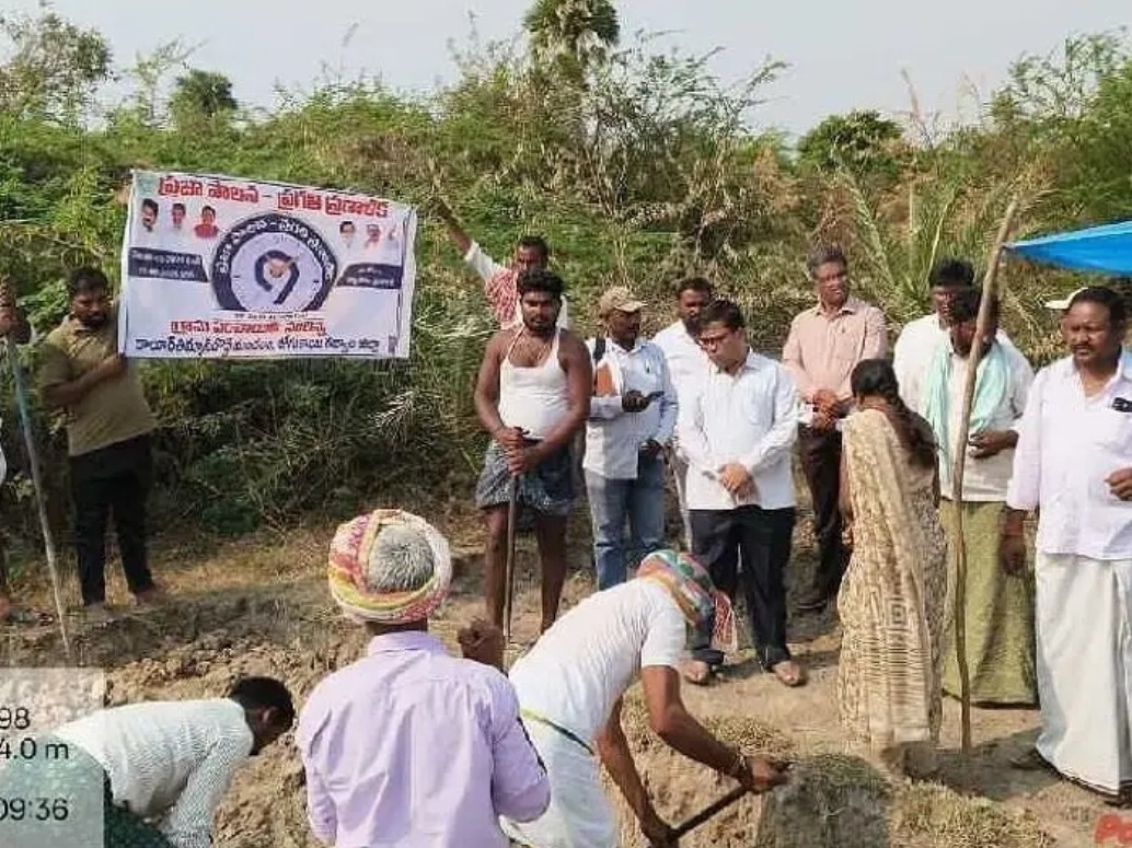 మంగలి గౌరమ్మకుంట డిసిల్టింగ్ పనుల పరిశీలన