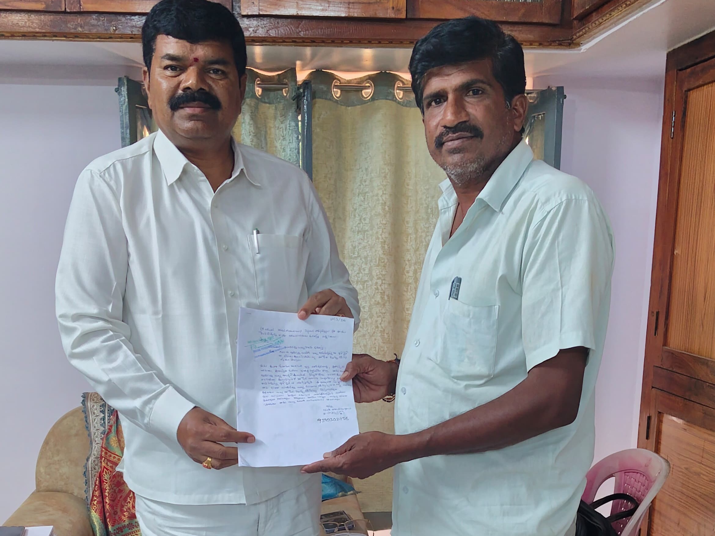 పినపాక ఎమ్మెల్యే పాయంతో ఓరుగంటి భేటీ