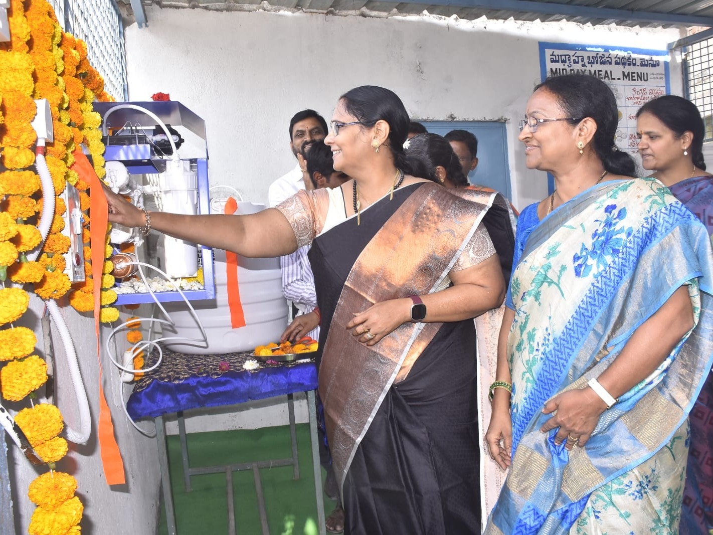 వాటర్ ప్యూరిఫైయర్‌ను ప్రారంభించిన జిల్లా జడ్జి