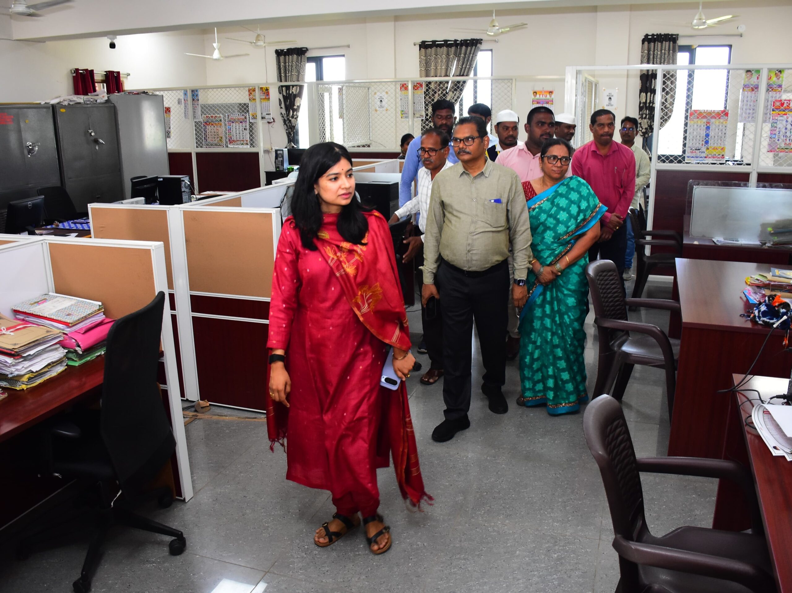 ‘నిరుపయోగ వస్తువులు, పరికరాలు తొలగించాలి’