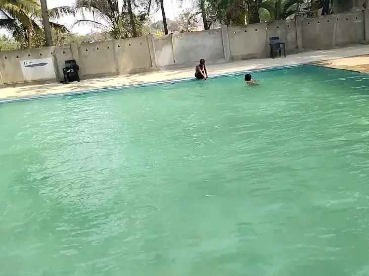 బాబోయ్ వేడి.. స్విమ్మింగ్ పూల్స్‌కు పరుగులు