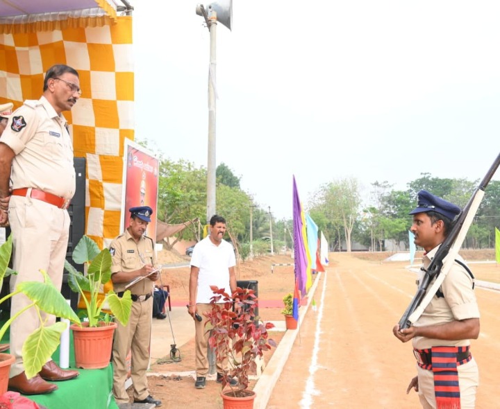 ‘ప్రజలకు మెరుగైన పోలీస్ సేవలు అందించాలి’