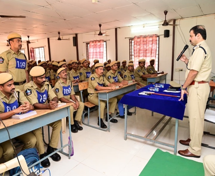 ట్రైనీ కానిస్టేబుల్స్‌లకు ఐజీ సూచనలు