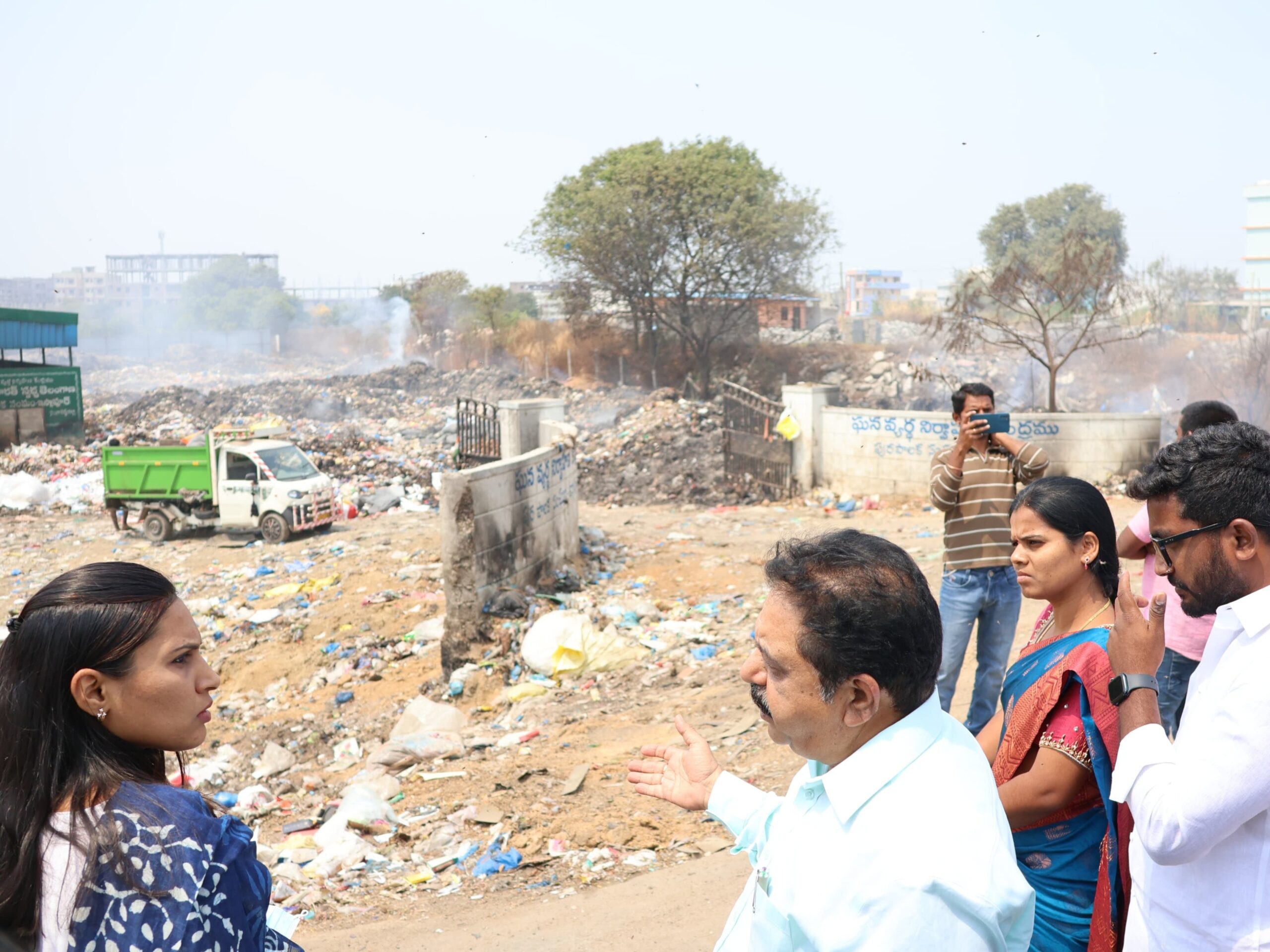 ఇస్నాపూర్ డంపింగ్ యార్డును తనిఖీ చేసిన కలెక్టర్