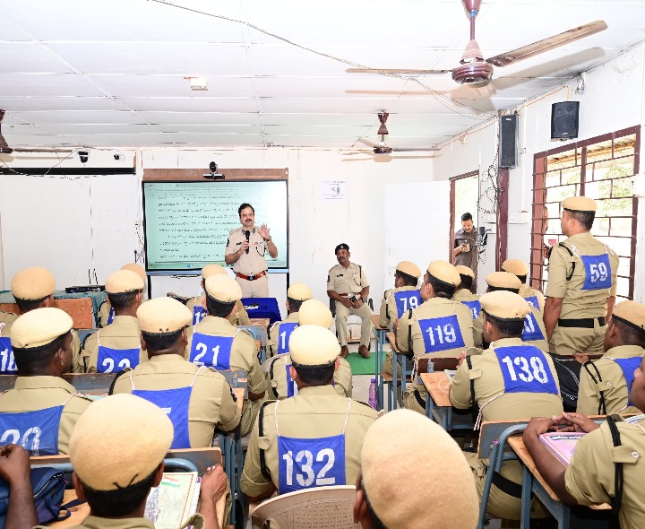 పోలీసులు సేవ దృక్పథంతో పని చేయాలి: ఐజీ