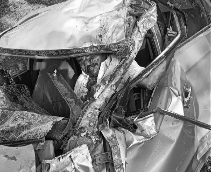 రోడ్డు ప్రమాదంలో మాజీ జడ్పీ ఫ్లోర్ లీడర్ దుర్మరణం