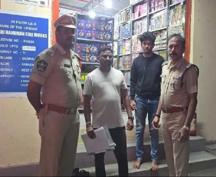 బాణాసంచా విక్రయ కేంద్రాల్లో తనిఖీలు