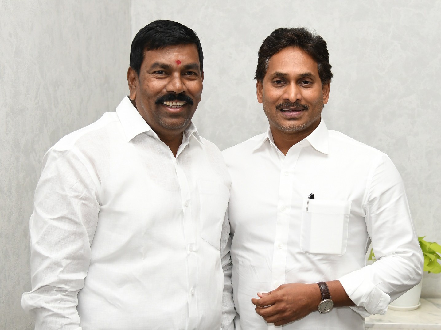 జగన్‌ను కలిసిన ఆలూరు ఎమ్మెల్యే విరూపాక్షి