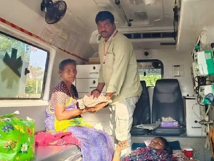 అంబులెన్స్‌లో జన్మనిచ్చిన మహిళ