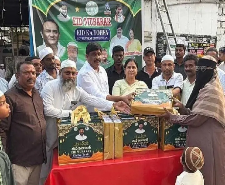 ముస్లిం కుటుంబాలకు రంజాన్ గిఫ్ట్స్ పంపిణీ