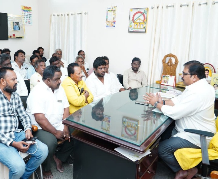 ‘అభివృద్ధి పనులను ప్రజల్లోకి తీసుకువెళ్లాలి’