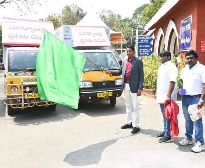 సూర్యాంధ్ర ప్రగతి రథాలను ప్రారంభించిన కలెక్టర్