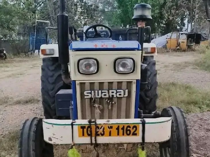 అక్రమ ఇసుక రవాణా.. ఇసుక ట్రాక్టర్ సీజ్