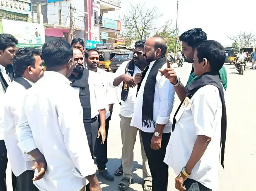 మాదిగల ఆత్మగౌరవ నిరసన సభకు తరలి రండి: వెంకటేష్