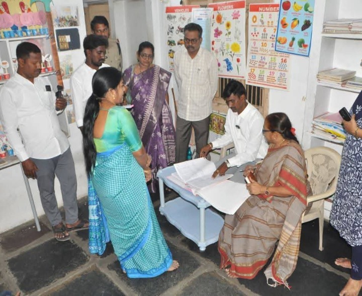 అంగన్వాడీలకు షోకాజ్ నోటీసులు