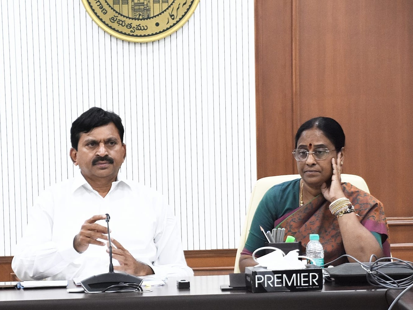 ఎమ్మెల్యేలు, కలెక్టర్లతో సమీక్ష నిర్వహించిన మంత్రి.