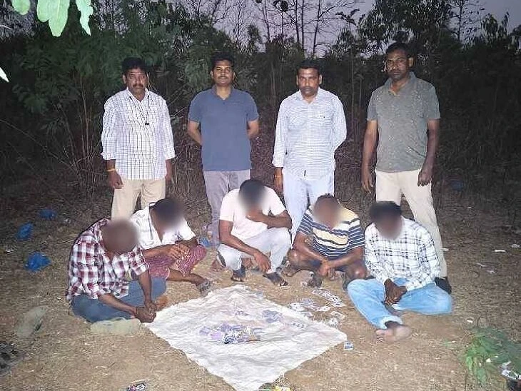 పేకాడ శిబిరంపై దాడి.. ఐదుగురి అరెస్ట్