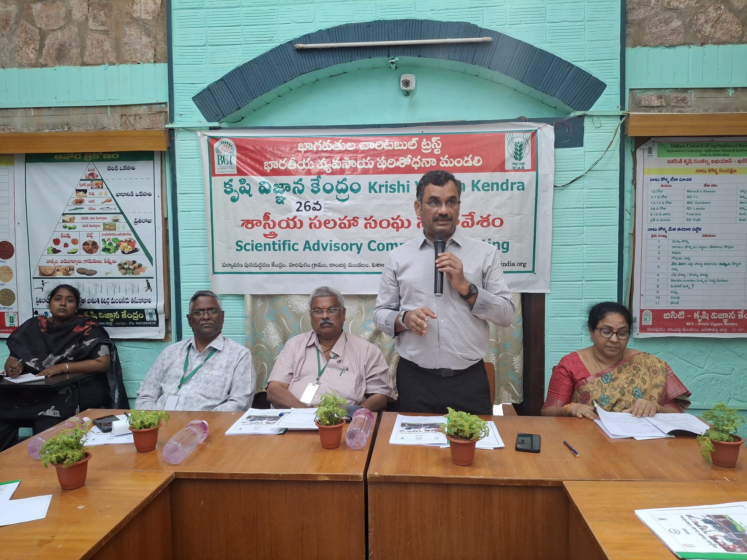 ‘సాంకేతిక పరిజ్ఞానాన్ని రైతులకు అందించాలి’