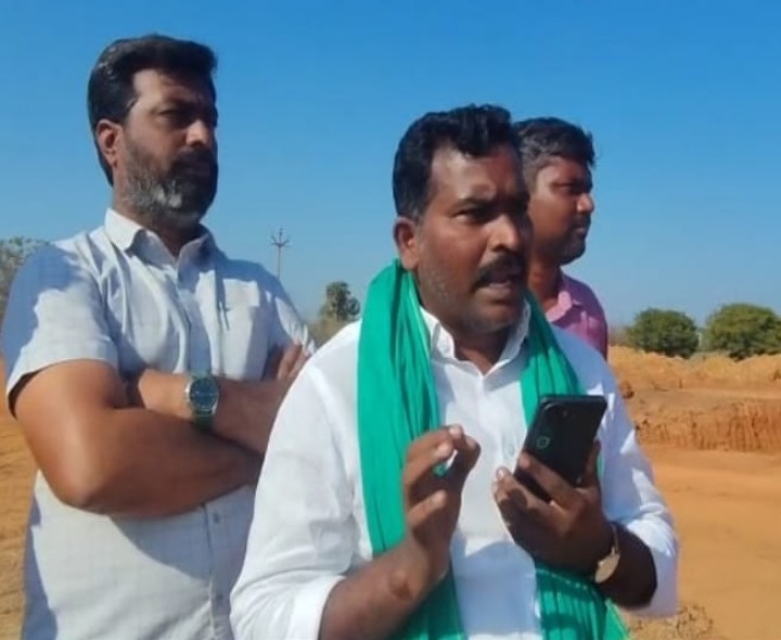 ‘గ్రావెల్ క్వారీల అనుమతులు ఆపాలి’