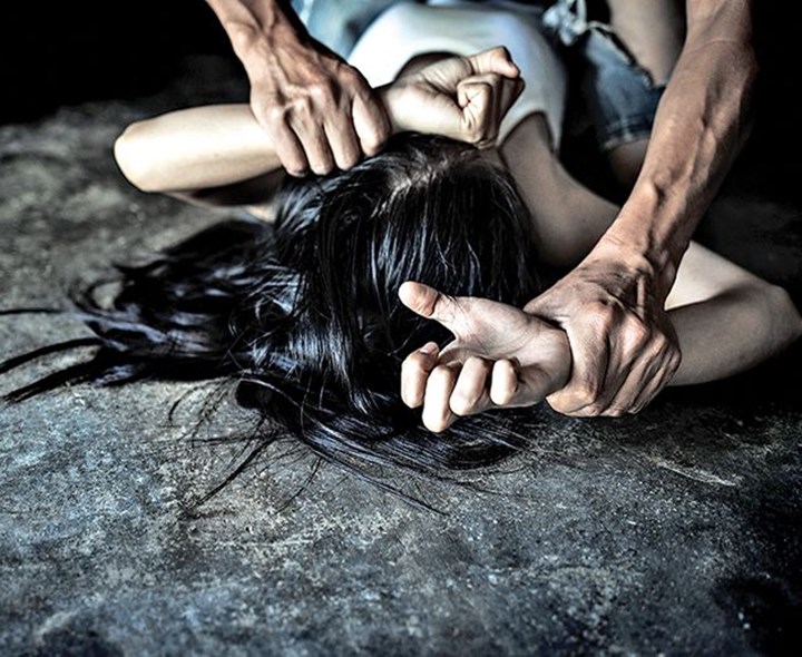 లిఫ్ట్‌ అడిగిన మహిళపై సామూహిక అత్యాచారం