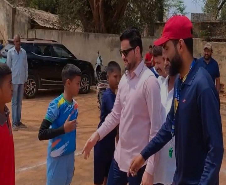 క్రీడా పోటీలను ప్రారంభించిన అంతర్జాతీయ కోచ్