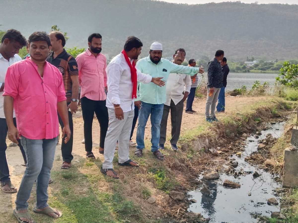 పారిశుద్ధ్య పనులు పర్యవేక్షించిన మేయర్