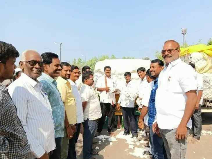 మార్కెట్లో తగ్గిన పత్తి క్రయవిక్రయాలు