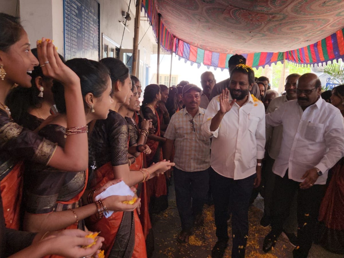 విలువల విద్యలో విజయభారతి ముందంజు: ఎమ్మెల్యే