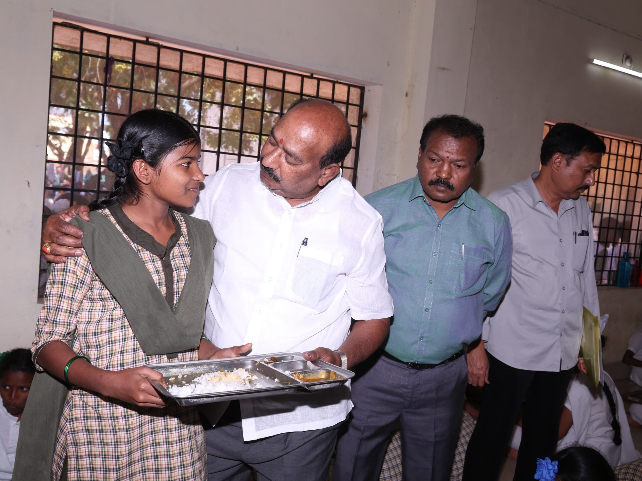 గురుకుల పాఠశాలను సందర్శించిన ఎమ్మెల్యే