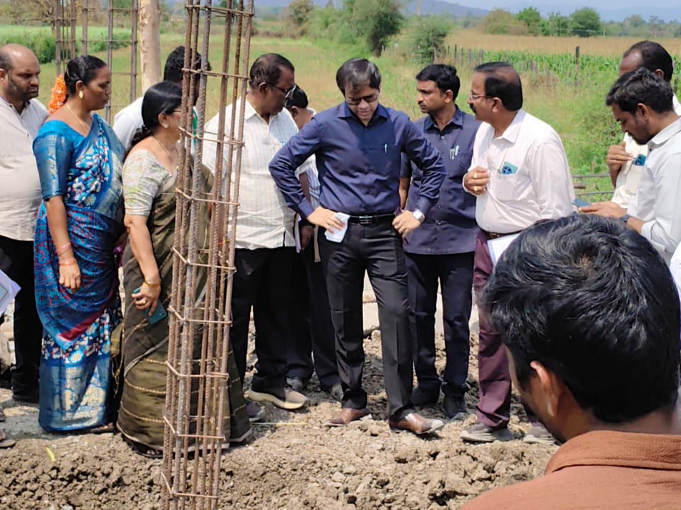 గ్రామ పంచాయతీలో పర్యటించిన జిల్లా కలెక్టర్