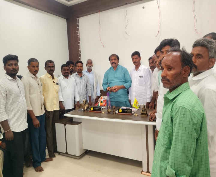 ఎమ్మెల్యేకు కృతజ్ఞతలు తెలిపిన పామిడి మండల రైతులు