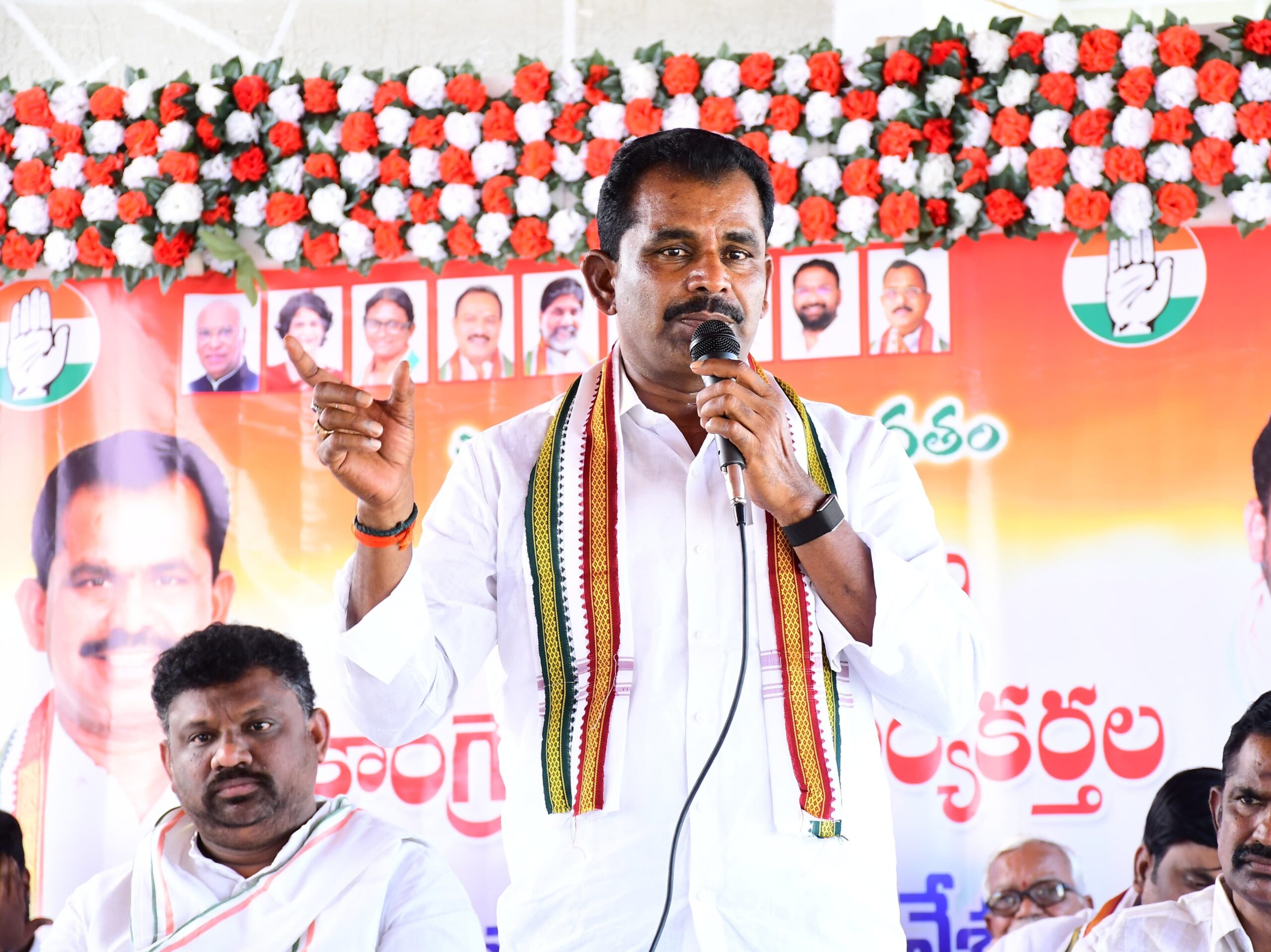 పార్టీ కోసం పనిచేసే వారందరికీ పదవులు తప్పనిసరి: ఎమ్మెల్యే