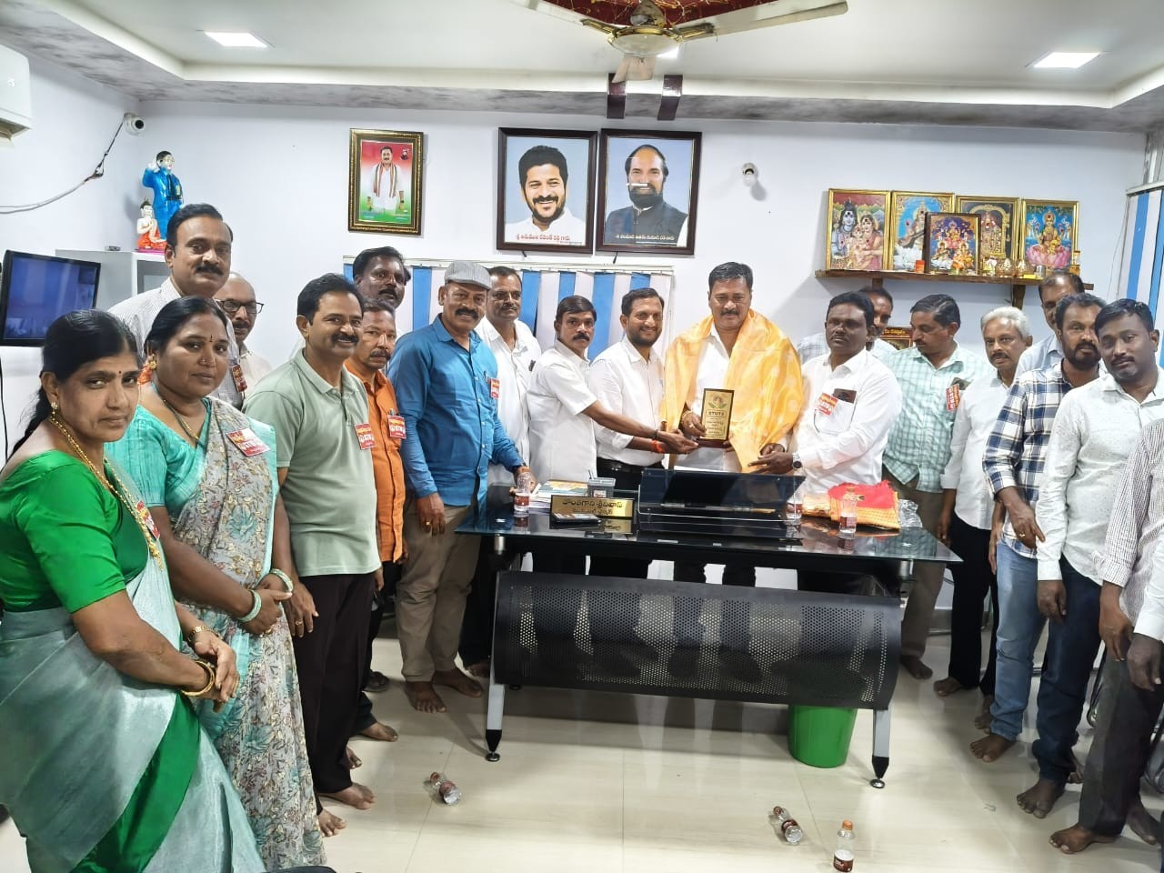 ప్రజాప్రతినిధులకు ఎస్టీయూ నాయకుల సన్మానం