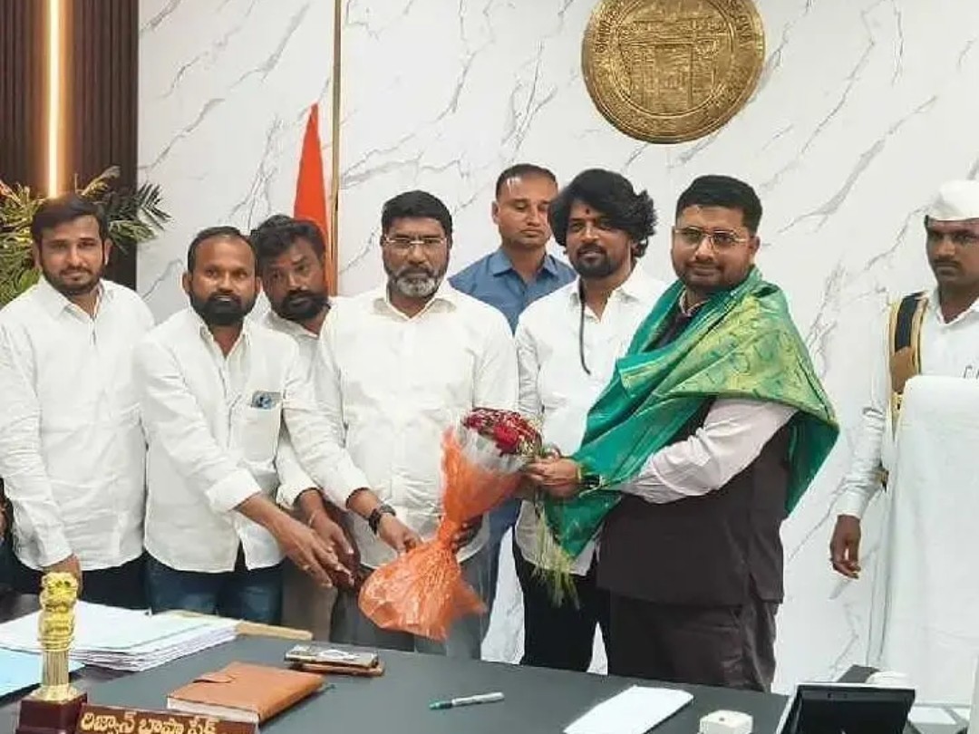 కలెక్టర్‌తో మాజీ ఎమ్మెల్యే భేటీ