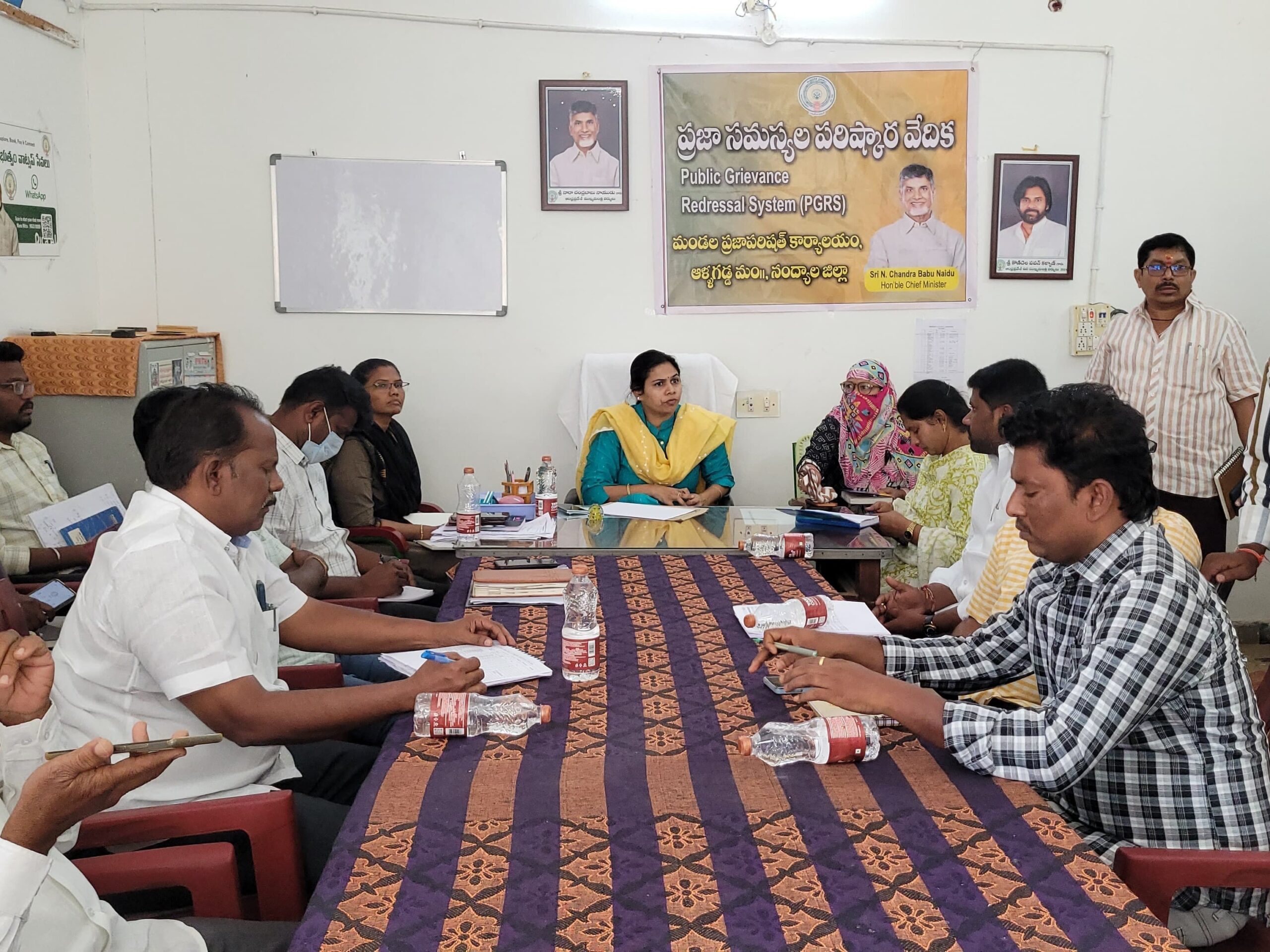 ‘సమస్యలు పరిష్కరించలేని అధికారులు వెళ్లిపోండి’