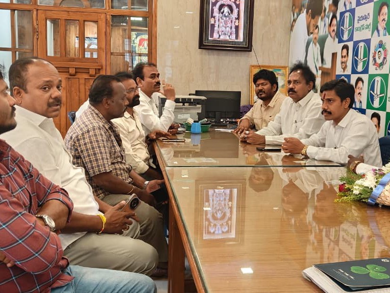 ‘డిజిటలైజేషన్‌పై వాసుపల్లి దిశానిర్దేశం’