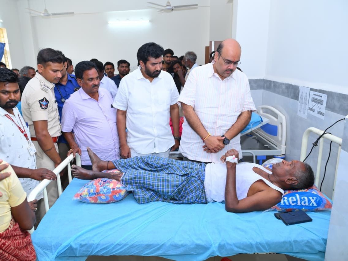 క్షతగాత్రులను పరామర్శించిన ఎమ్మెల్యే