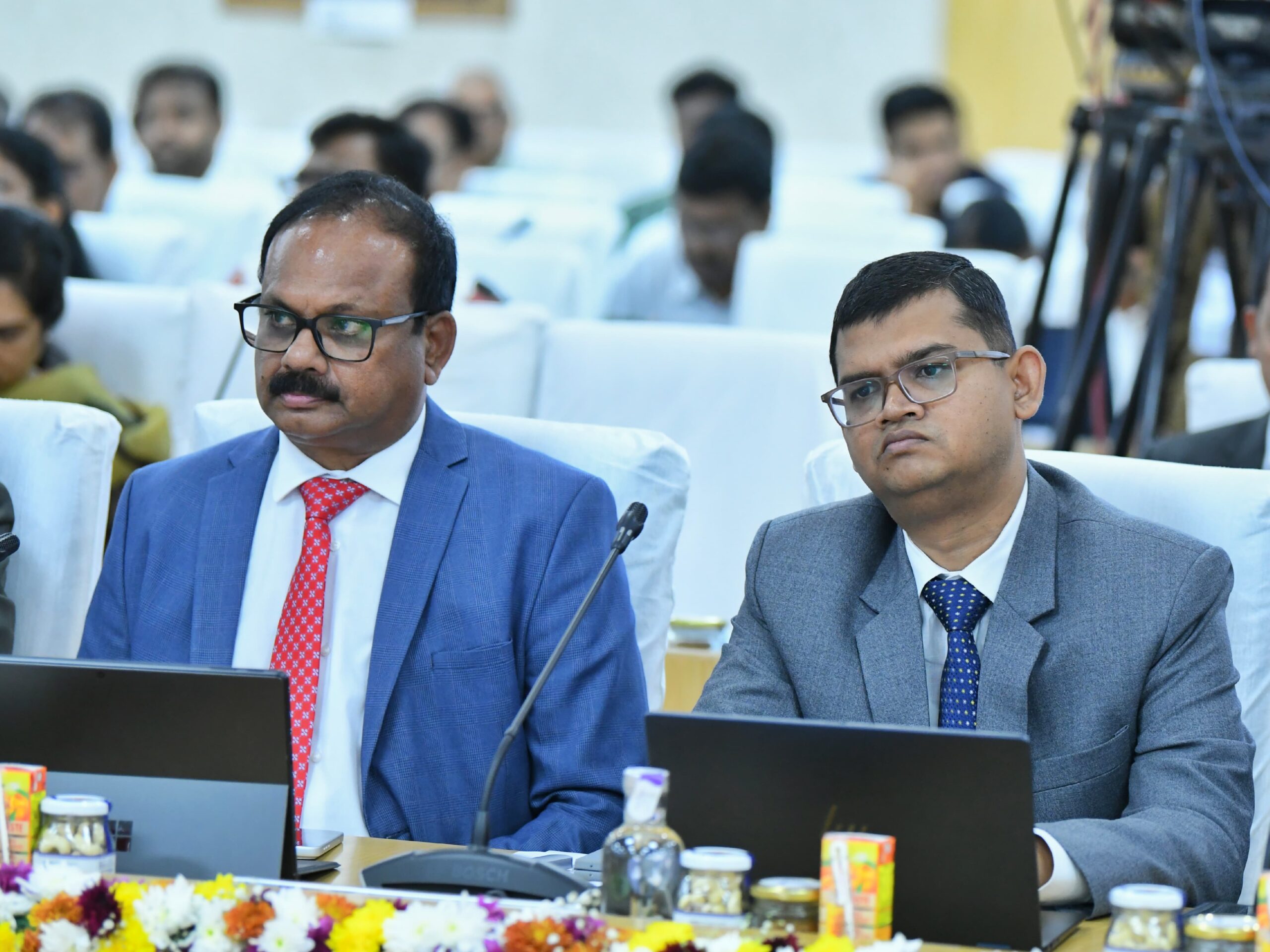 సీఎం అధ్యక్షతన జరిగిన సమావేశంలో పాల్గొన్న కలెక్టర్