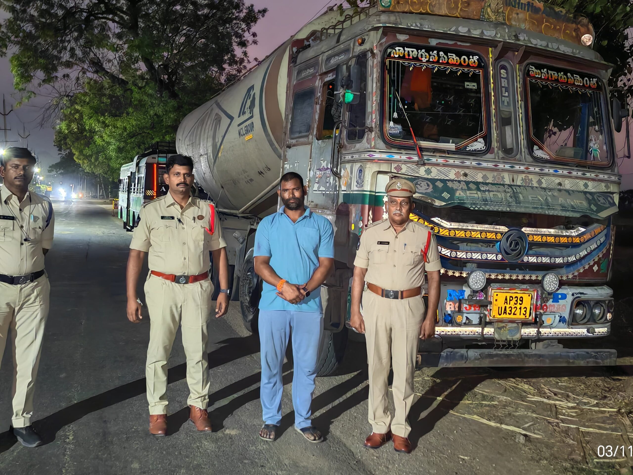 హెవీ ట్యాంకర్ లారీలు స్వాధీనం.. కేసు నమోదు