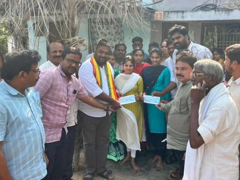 పీ-4 ద్వారా చెక్కుల పంపిణీ