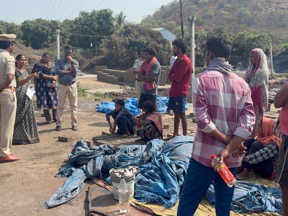 ’30 మంది ఇటుక బట్టి కార్మికులకు విముక్తి’