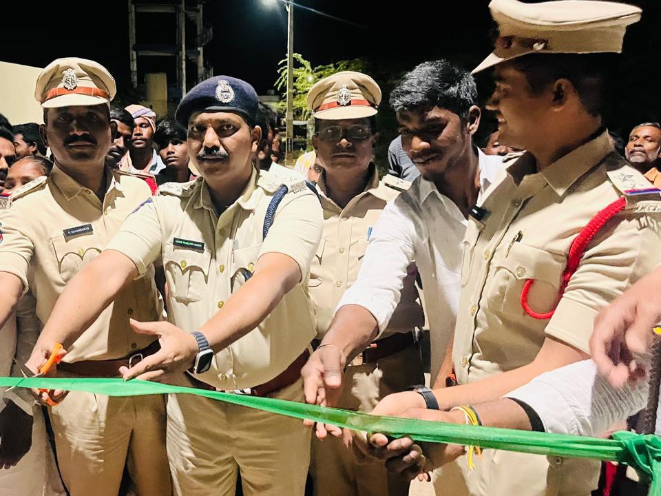 రోడ్డు భద్రత అందరి బాధ్యత: డీఎస్పీ