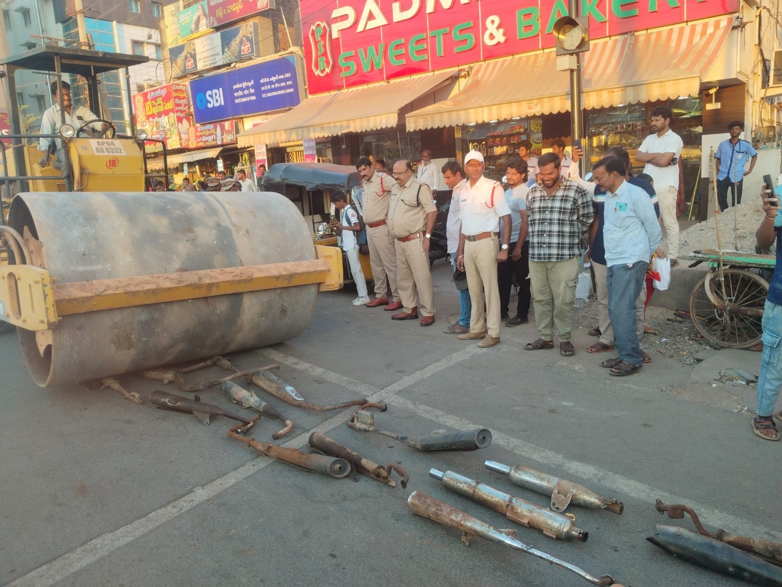 ఎస్పీ నచికేత్ ఆదేశాలతో టూవీలర్లపై ప్రత్యేక డ్రైవ్