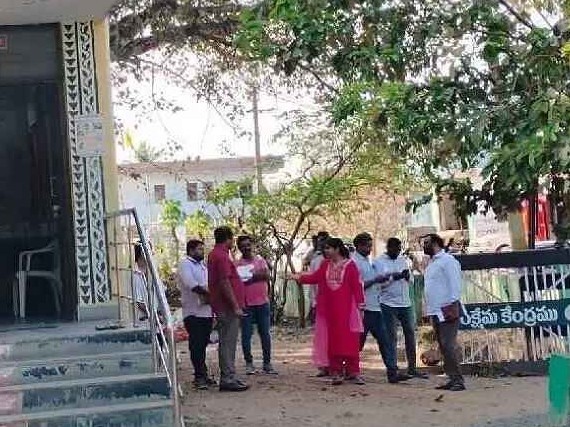 సంగెం ప్రభుత్వ ఆసుపత్రి తనిఖి చేసిన కలెక్టర్