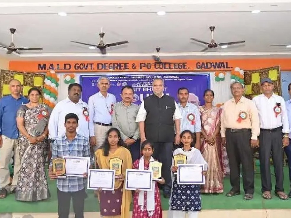 వికసిత్ భారత్ జిల్లా స్థాయి పోటీల్లో విద్యార్థుల ప్రతిభ