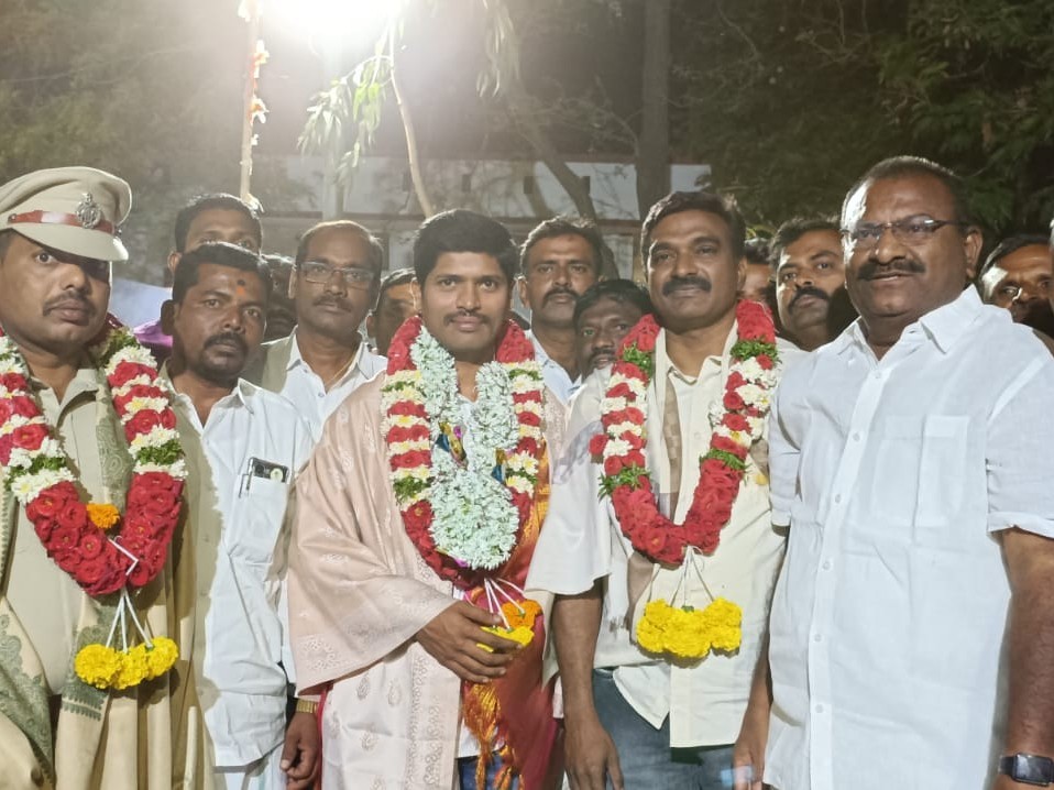 బదిలీపై వెళ్లిన ఎస్సైకి సన్మానం